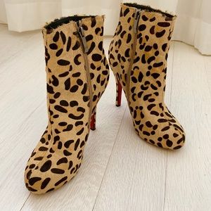 Platform leopard booties